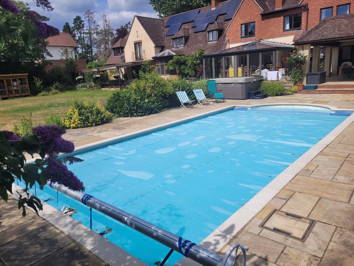 8 Bedroom House In Farnborough